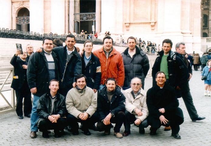 Roma giubileo 2000 - Confratelli a piazza San Pietro