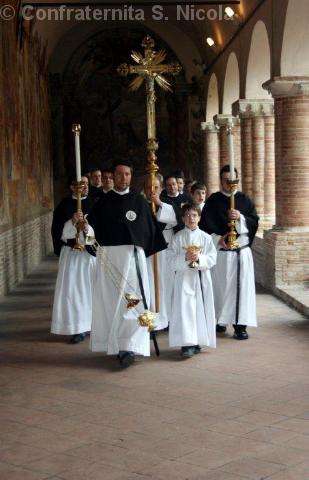 2010 - Processione dal chiostro per l'inizio della Santa Messa