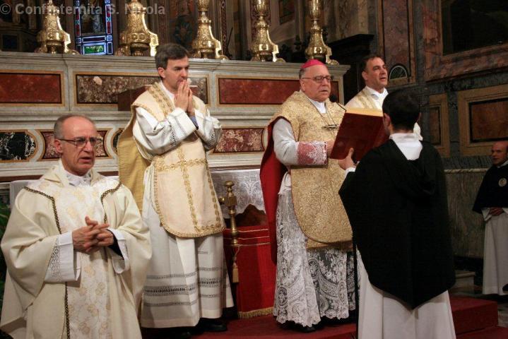 2010 - Sua Eccellenza presiede la Santa Messa