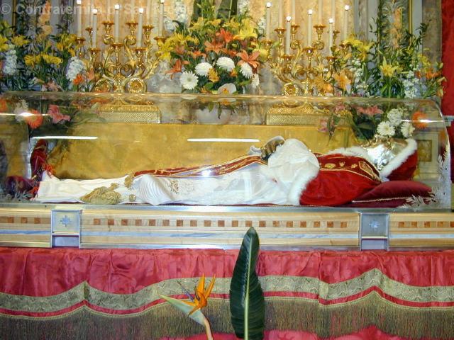 L'urna viene posta in una cappella della Basilica