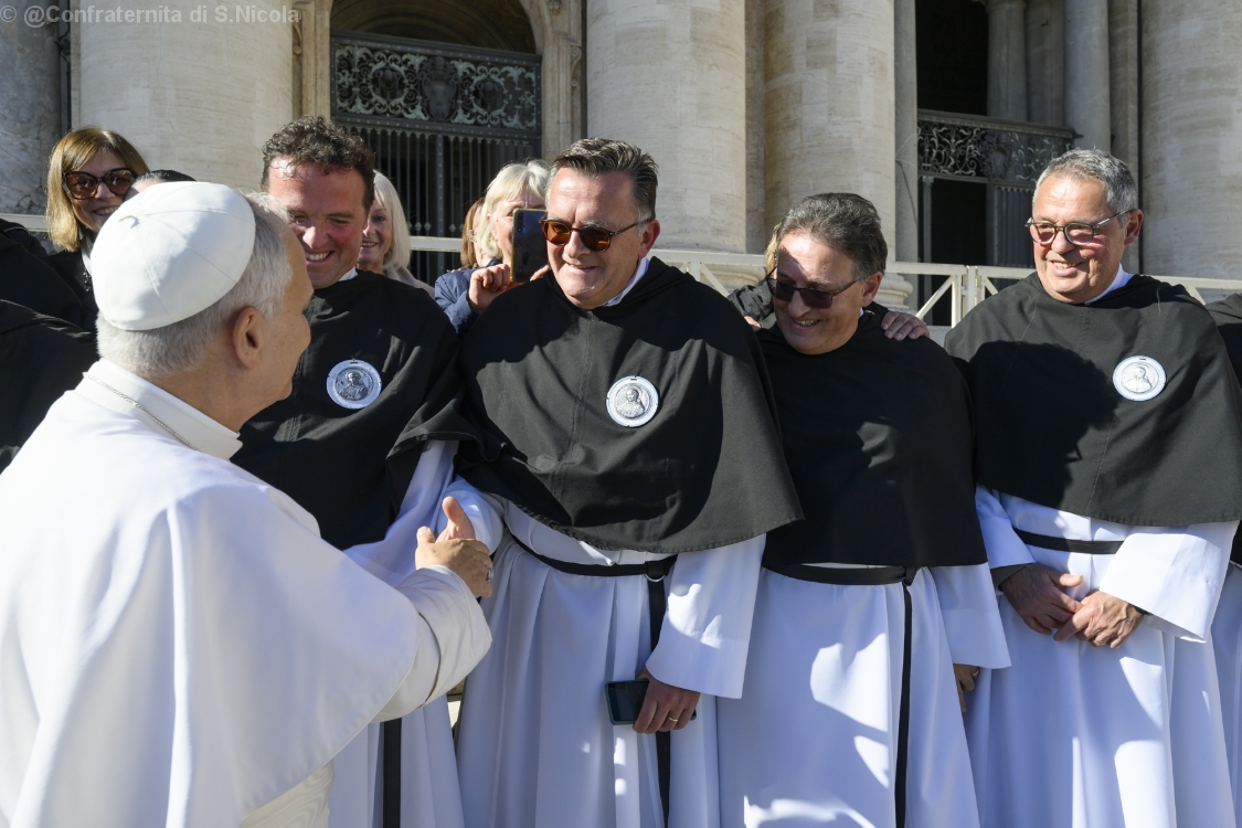 Strette di mano con i Confratelli