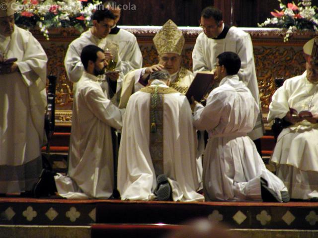 Unsione del capo con il sacro crisma