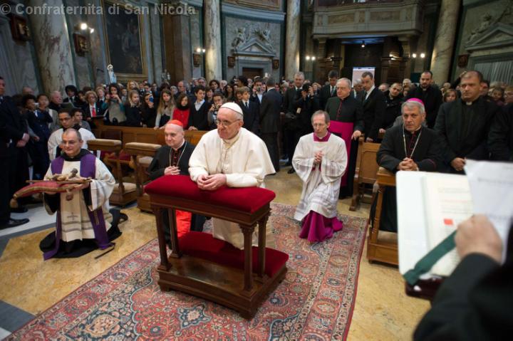 Padre Bruno Silvestrini parroco di Sant'Anna in Vaticano ha ricevuto Papa Francesco.