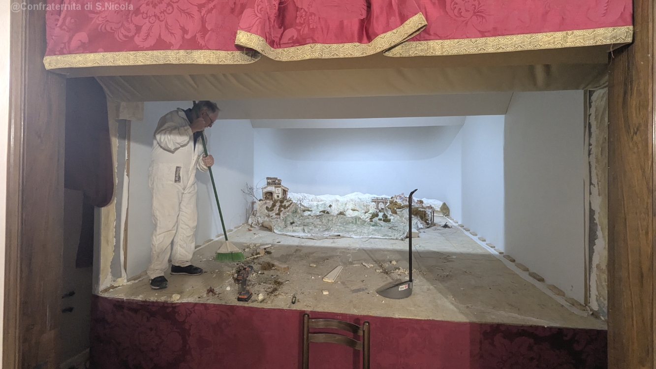 Smontaggio del vecchio presepe