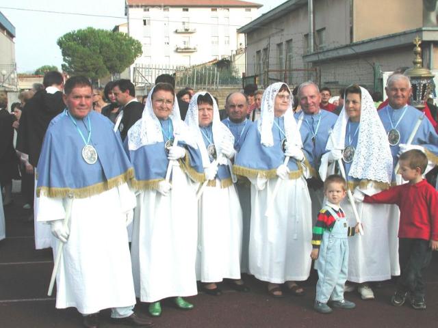 Confraternite di Tolentino in attesa dell'arrivo del Santo
