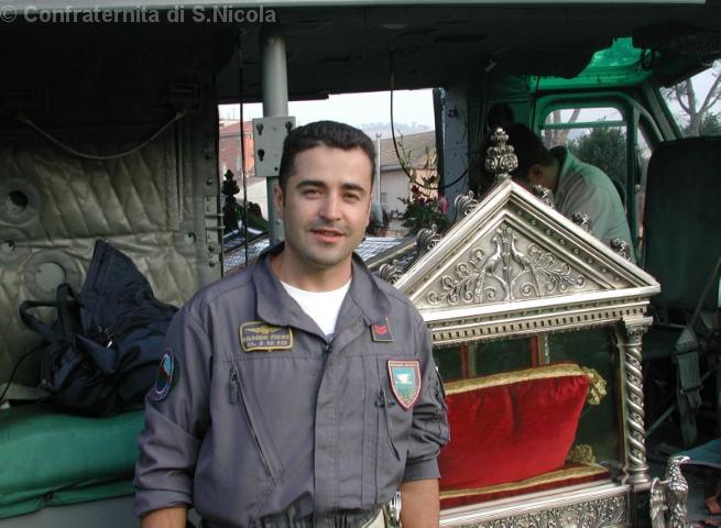 Foto con gli elicotteristi