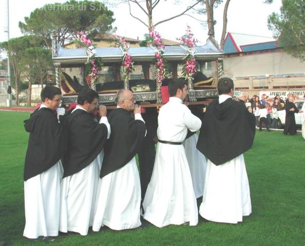 La Confraternita trasborda San Nicola
