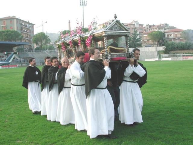La Confraternita trasborda San Nicola