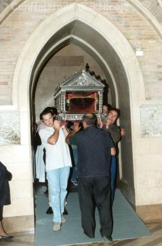L'urna con il Santo viene riposta in cripta