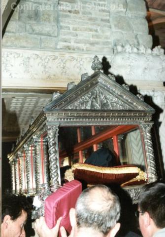 L'urna con il Santo viene riposta in cripta