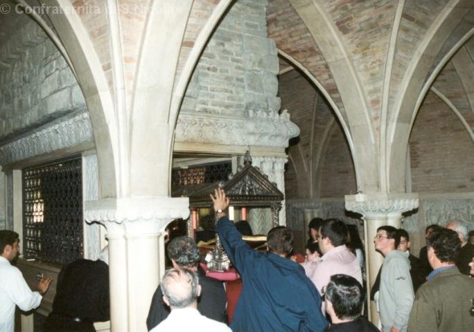 L'urna con il Santo viene riposta in cripta