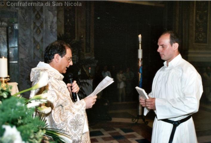 Il padre Spirituale consegna il vangelo e il libro della liturgia delle ore