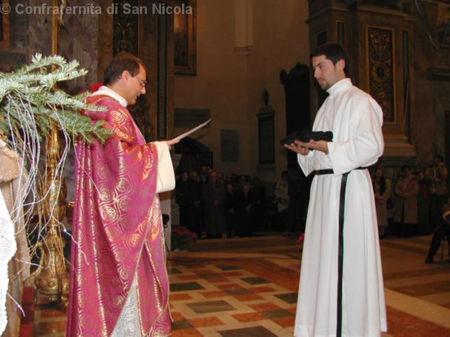 Al novizio gli viene consegnato il rocchetto o scapolare