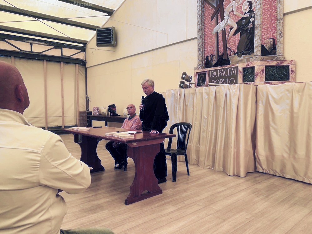 Il Padre Spirituale della Confraternita di San Nicola da Tolentino apre l'incontro spirituale tema San Nicola amico di Dio vi ho chiamato Amici