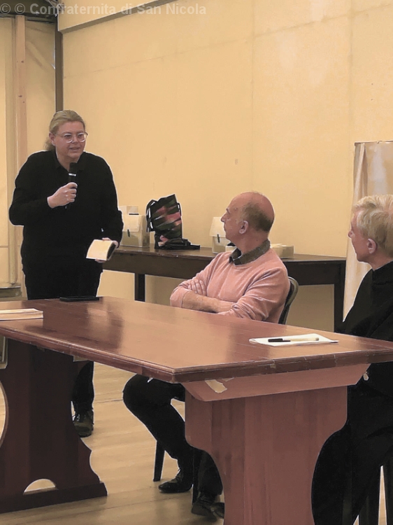 I Priori o confratelli del direttivo delle confraternite si confrontano