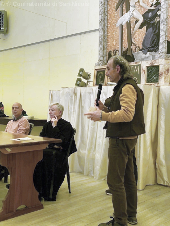 I Priori o confratelli del direttivo delle confraternite si confrontano
