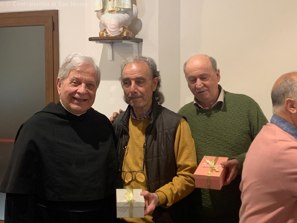 Padre Marziano Rondina con i Priori delle Confraternita