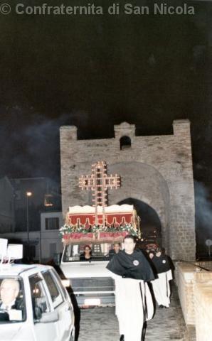 L'urna e arrivata a Tolentino al Pnte del Diavolo