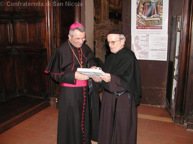 Piccolo dono del Priore della Basilica al Vescovo