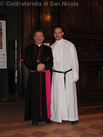 Foto ricordo di un confratello novizio parente del Vescovo